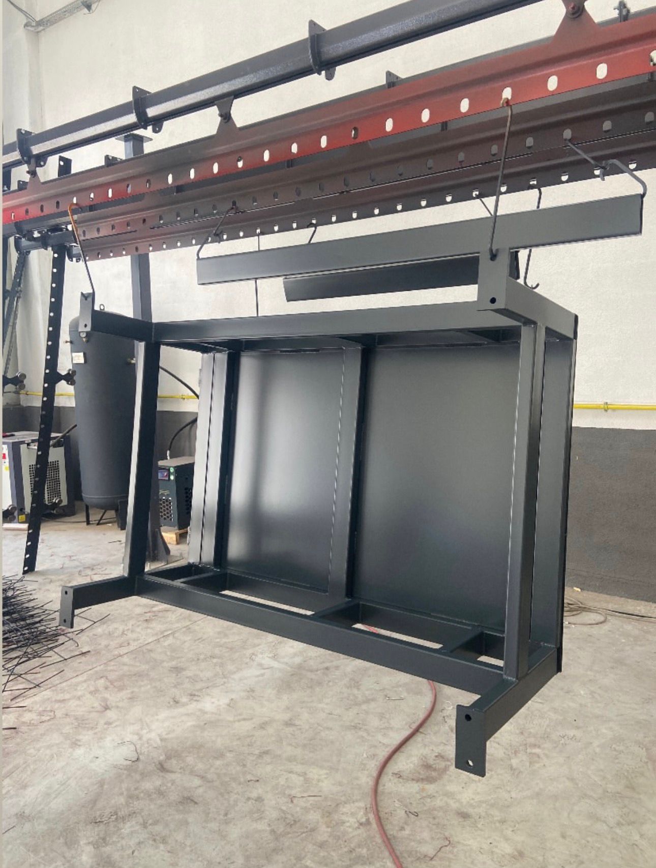 Siyah toz boya kaplı metal konstrüksiyon